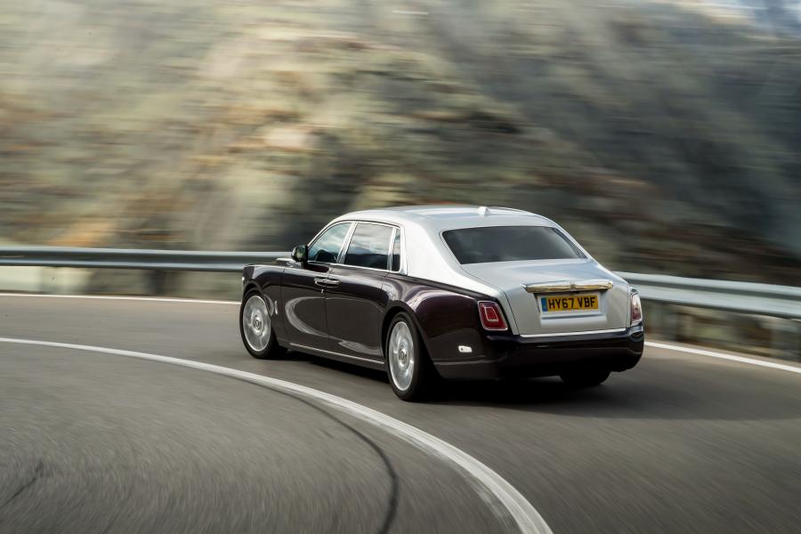  Rolls-Royce Phantom EWB 2017 года  (UK) (фото 24 из 40)